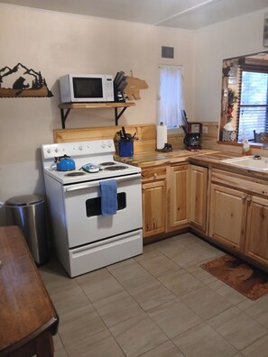 Frigorífic, microones, forn i placa de cuina 