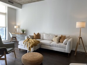 Living area - Posh & Peaceful Loft in King West (Toronto)