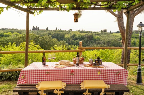 FARMHOUSE PISA HILLS-PAPAVERO. PRIVATE OUTDOOR AREA. POOL & JACUZZI.