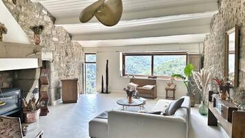 Smart TV, fireplace, video games, table football