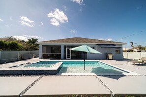 Outdoor pool, a heated pool - Heated pool with spa, game room house near Downtown Cape Coral! (Cape Coral)