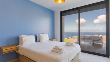 2 عدّة غرف نوم وأغطية فراش متميزة وألحفة محشوة بالريش وستائر تعتيم