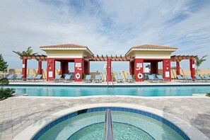 Piscina all'aperto, una piscina riscaldata