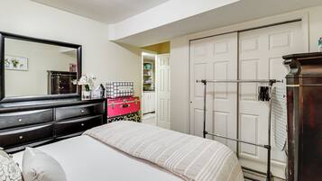 1 bedroom, desk, iron/ironing board, internet