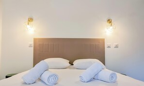 3 bedrooms, iron/ironing board, bed sheets