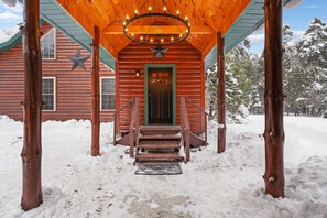 Terrace/patio - The Getaway in the Pines, On Snowmobile Trail (Boonville)