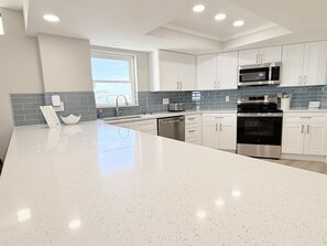 KĂźhlschrank, Mikrowelle, Ofen, Herdplatte