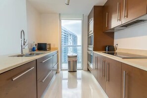 Căn hộ | Bếp riêng | Tủ lạnh, lò vi sóng, lò nướng, bếp nấu 