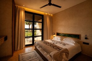 Premium bedding, pillow-top beds, minibar, in-room safe - Baberrih Hospitality Palaces & Resorts (Moulay Bouzarqtoune)