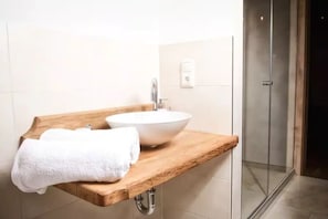 Dutxa, assecador de cabells i tovalloles