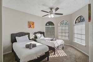 4 bedrooms, desk, iron/ironing board, free WiFi