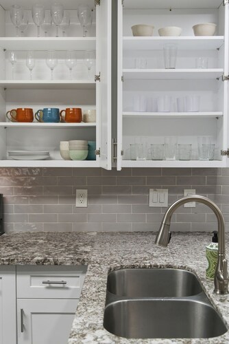 Pool Villa- Near Airport & Downtown, Fire pit, Foosball