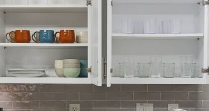 Pool Villa- Near Airport & Downtown, Fire pit, Foosball