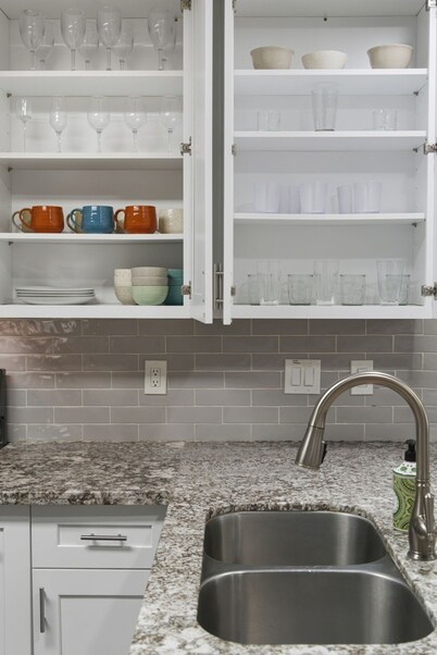 Pool Villa- Near Airport & Downtown, Fire pit, Foosball