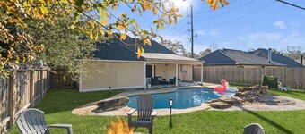 Pool Villa- Near Airport & Downtown, Fire pit, Foosball
