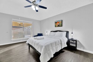 4 bedrooms, desk, iron/ironing board, free WiFi