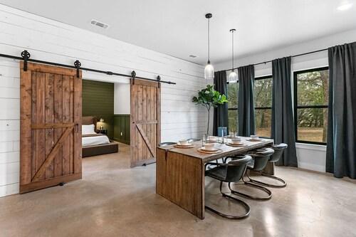 Smoky Hill Ranch, 8 Acres, 2 Homes, Events, Sport Court, Fishing, & Fire Pits