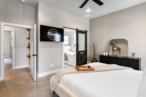 5 bedrooms, desk, iron/ironing board, travel cot