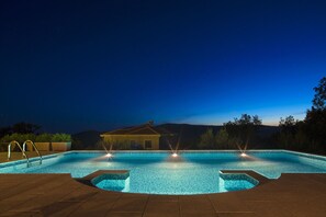 Seasonal outdoor pool - Villa Svinjista (Budva)