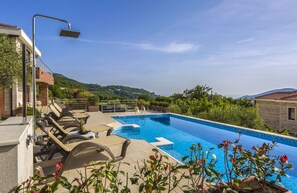 Seasonal outdoor pool - Villa Svinjista (Budva)