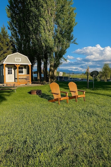 Cozy glamping retreat in the Little Barn