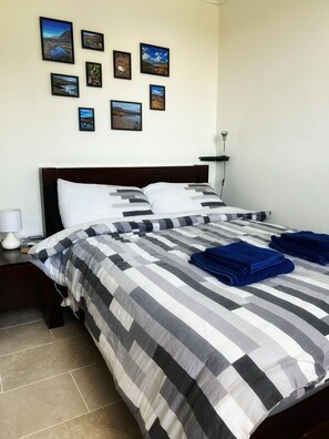 1 室のベッドルーム、WiFi (無料)、ベッドシーツ