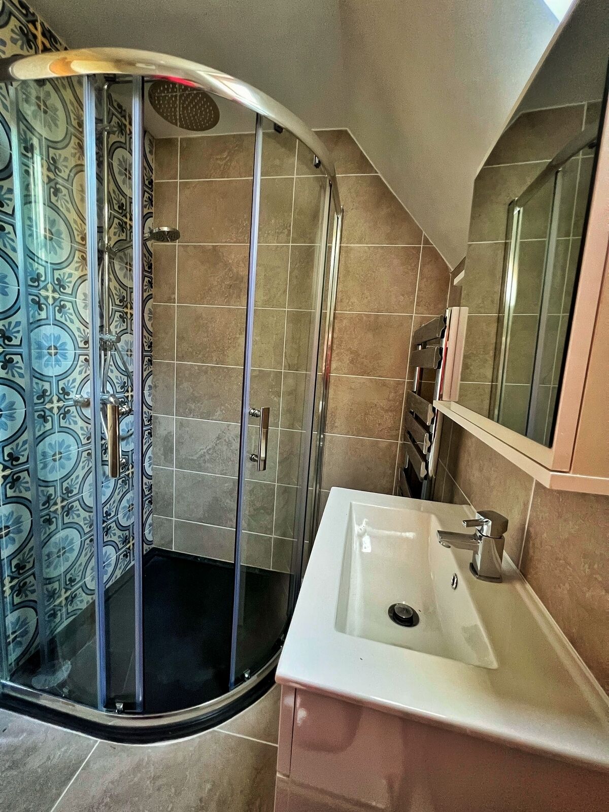 Bruser, hårtørrer, håndklæder, Sæbe