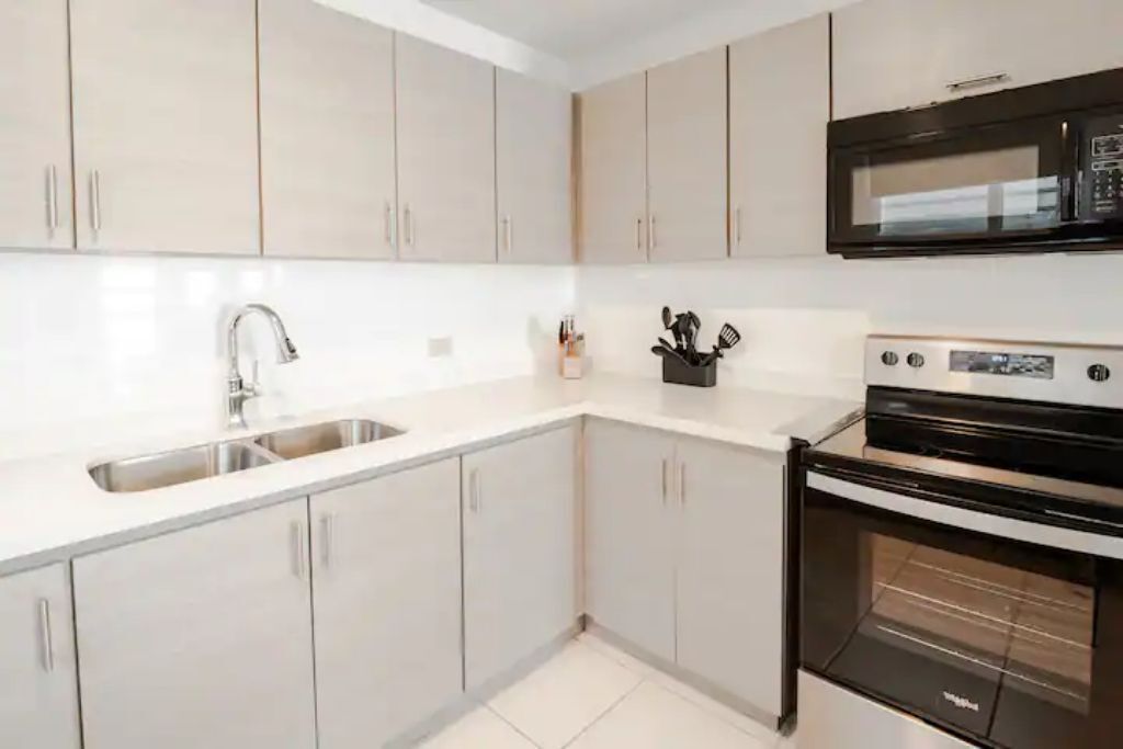 Fridge, oven, stovetop, cookware/dishes/utensils