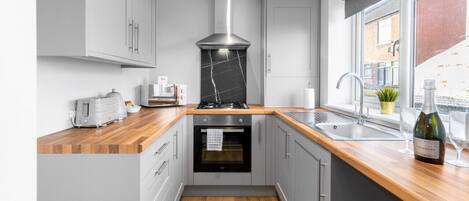 Fridge, microwave, oven, stovetop