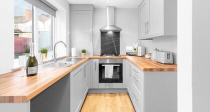 Brand New - Two Bed - Parking - Stourbridge