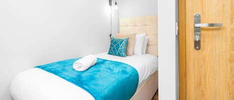 2 bedrooms, iron/ironing board, travel cot, free WiFi