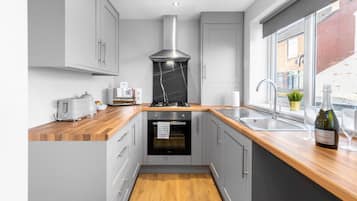 KĂŒhlschrank, Mikrowelle, Ofen, Herdplatte