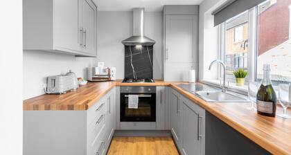 Brand New Two Bed - Parking - Stourbridge