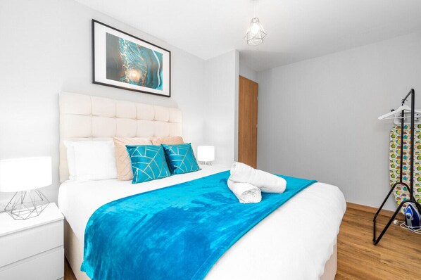 2 bedrooms, iron/ironing board, free WiFi, bed sheets