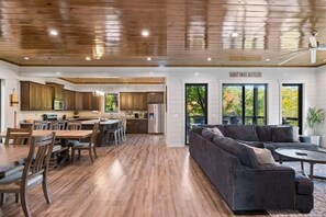 Interior - Luxury Cabin~Heated Pool~Sleeps 26! Hot Tub~5 Min to Prkwy (Pigeon Forge)