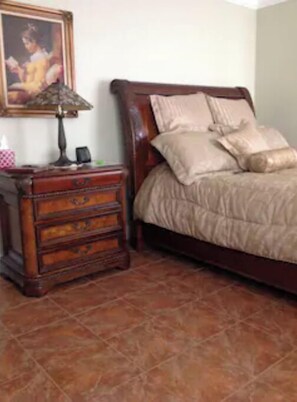 1 habitación, escritorio, tabla de planchar con plancha y wifi gratis