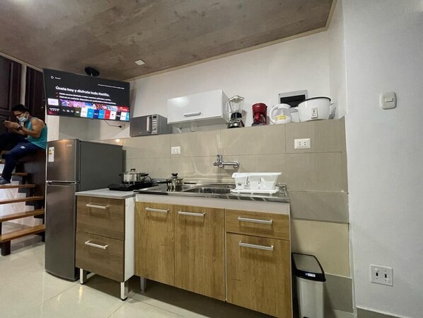 Fridge, stovetop