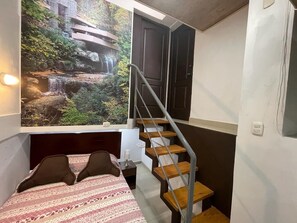 1 bedroom, desk, iron/ironing board, WiFi