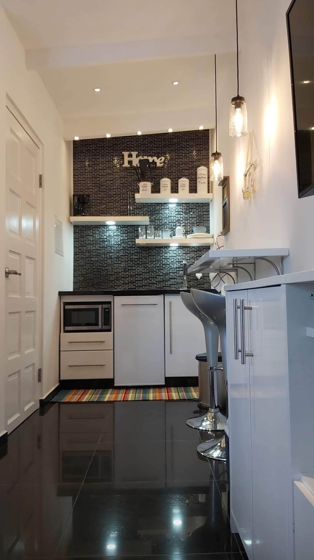 Jääkaappi, uuni, liesi