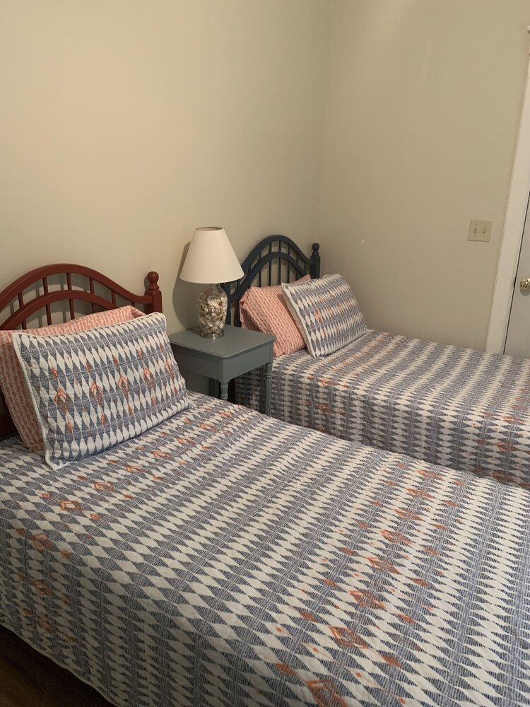 Lakefront Cottage on beautiful Lake Maranacook in Winthrop, ME