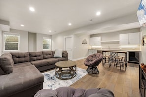 TV, fireplace