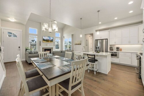 Entertainment Oasis>1st-floor Master>Mountain View