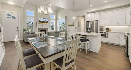 Entertainment Oasis>1st-floor Master>Mountain View