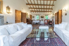 TV, fireplace - Villa La Picena - Villa La Picena (Ripatransone)