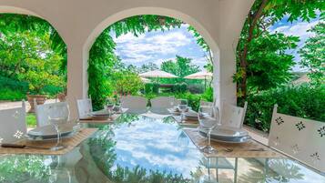 Outdoor dining