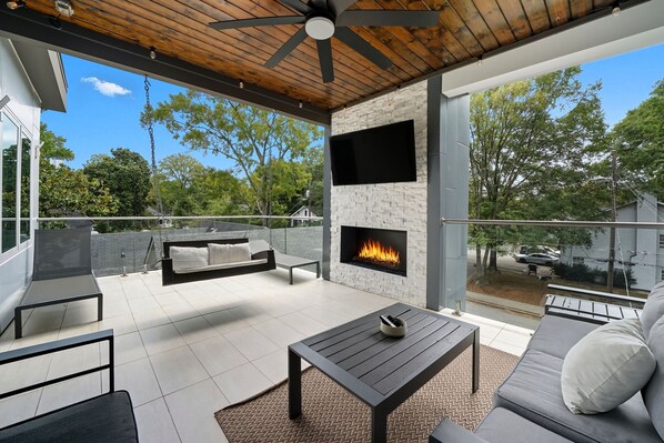 Terrace/patio - New Modern Home - 5 min walk to  Georgia Tech,  Sleep 14 (Atlanta)