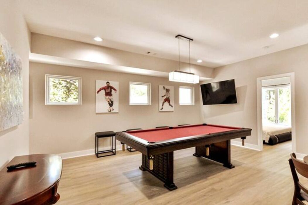 New Modern Home - 5 min walk to  Georgia Tech,  Sleep 15