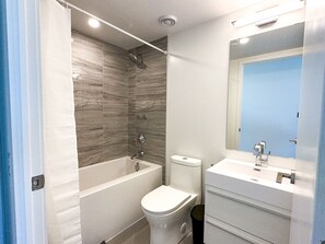 Dusche, Handtücher, Seife, Shampoo