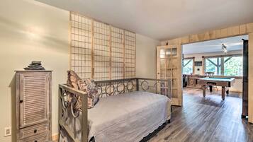 4 Schlafzimmer, Schreibtisch, Bügeleisen/Bügelbrett, Reisekinderbett