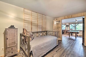 4 Schlafzimmer, Schreibtisch, Bügeleisen/Bügelbrett, Reisekinderbett